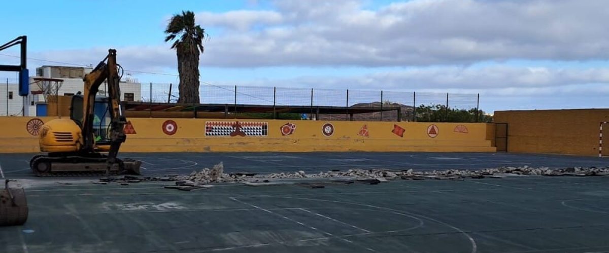 Estado de la obra de la cubierta de la cancha del colegio de Sardina