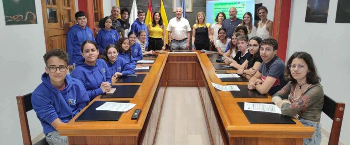 FOTO La comunidad educativa del IES La Aldea presenta sus trabajos de investigacioin en materia medioambiental