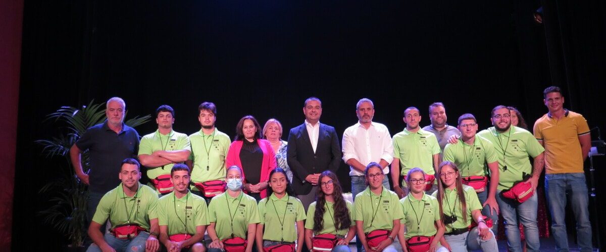 Foto de familia con los integrantes del PFAE Socorrsimo en instalaciones acuaticas