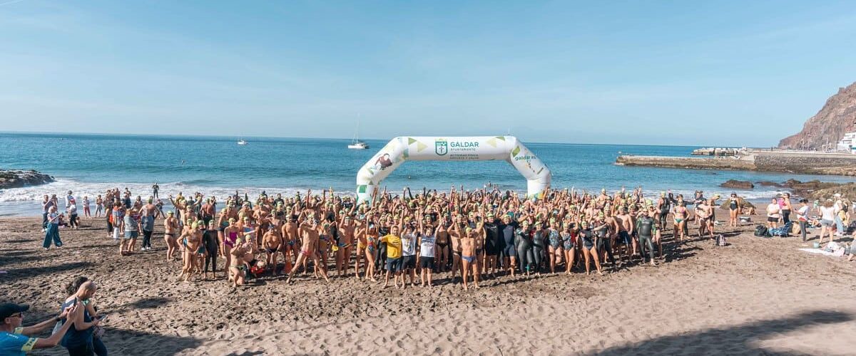 Foto de familia de la SwimSilvestre de Sardina 2023