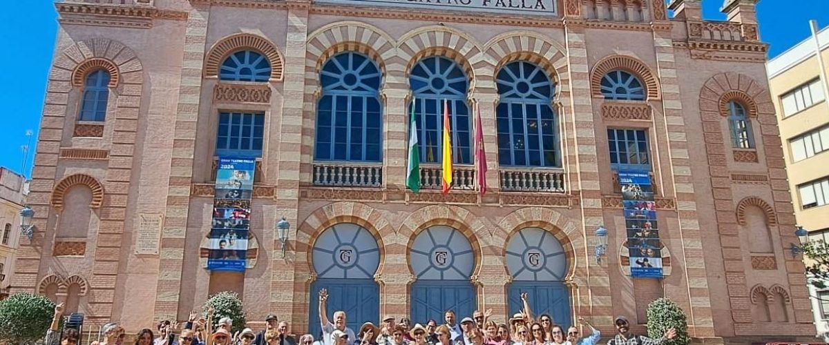 Foto de familia de los participantes en el viaje a Andalucía