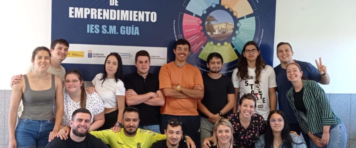 Foto de familia de los participantes en este taller 1