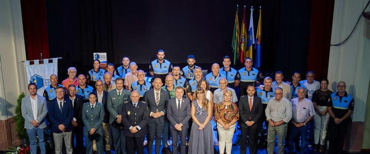 Foto de familia del Dia de la Policia