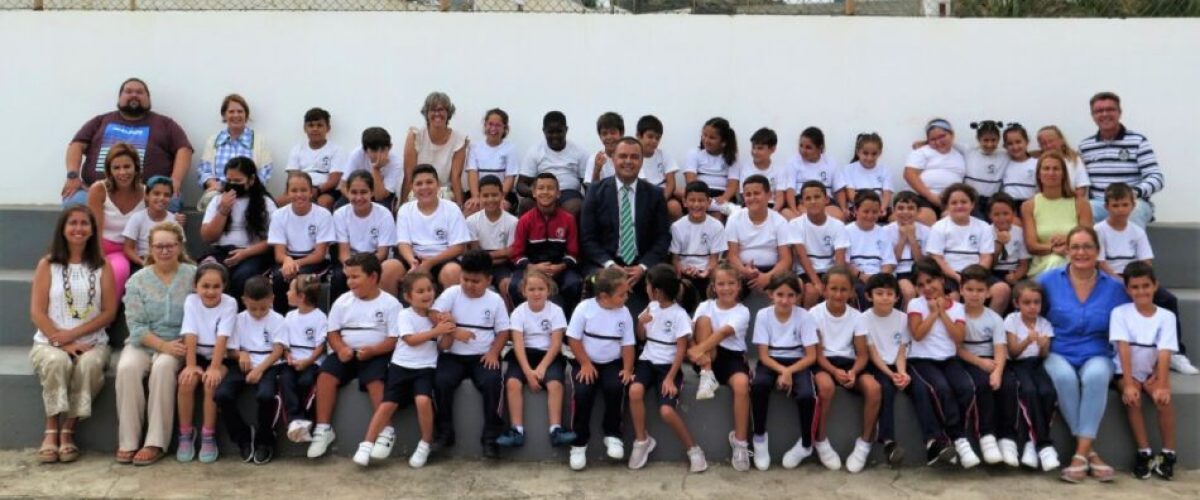 Foto de familia tras el acto de inauguracion del nuevo curso escolar