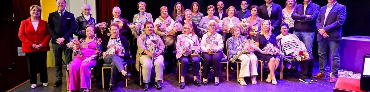 Foto de grupo de homenaje a 16 mujeres del municipio