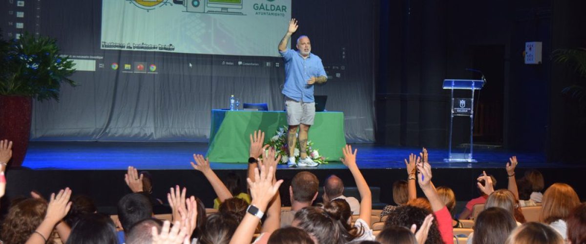 Francisco Miguel Dominguez Relano durante la ponencia sobre inteligencia artificial en el Guaires