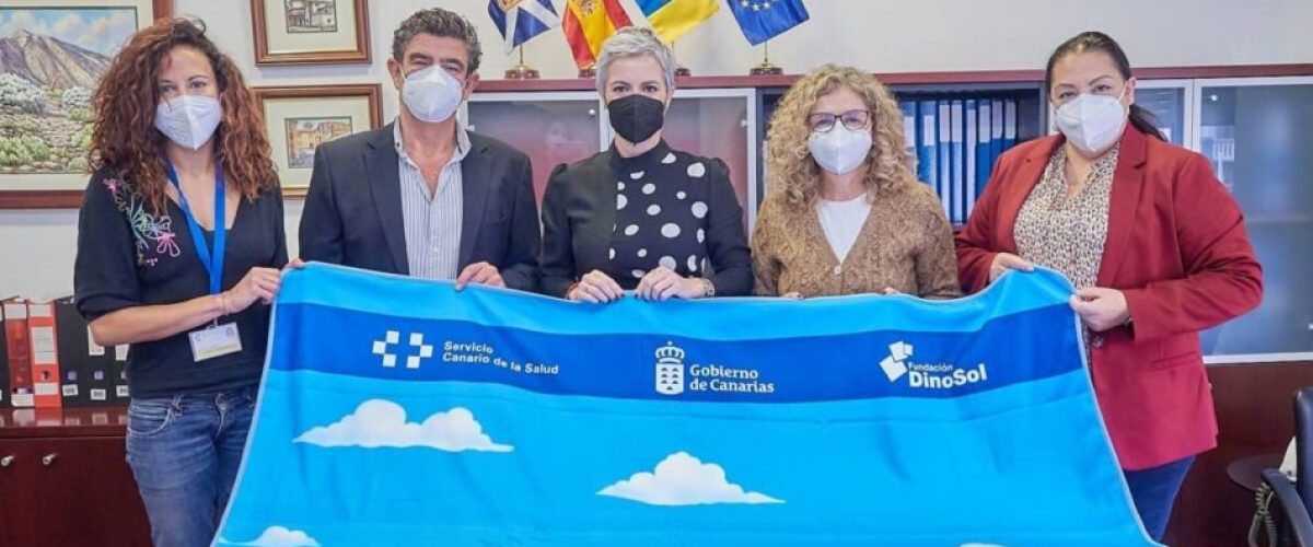 Fundacion DinoSol dona mantas infantiles para los hospitales publicos de Canarias