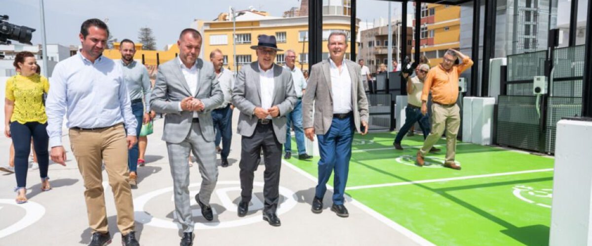 Heriberto Reyes Teodoro Sosa Antonio Morales y Marino Alduan de izquierda a derecha durante la inauguracion del aparcamiento