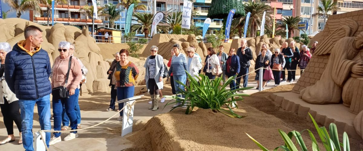 Imagen de archivo de la visita al belén de arena de la playa de Las Canteras el pasado año