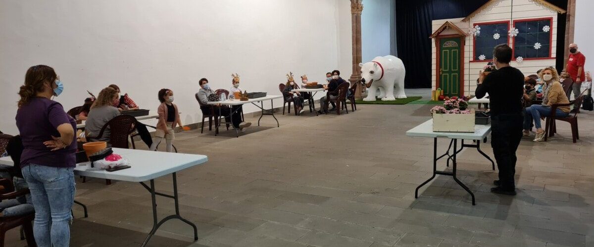 Imagen de archivo del taller de plantas encuentadas celebrado las pasadas navidades en la Casa de la Cultura de Guia