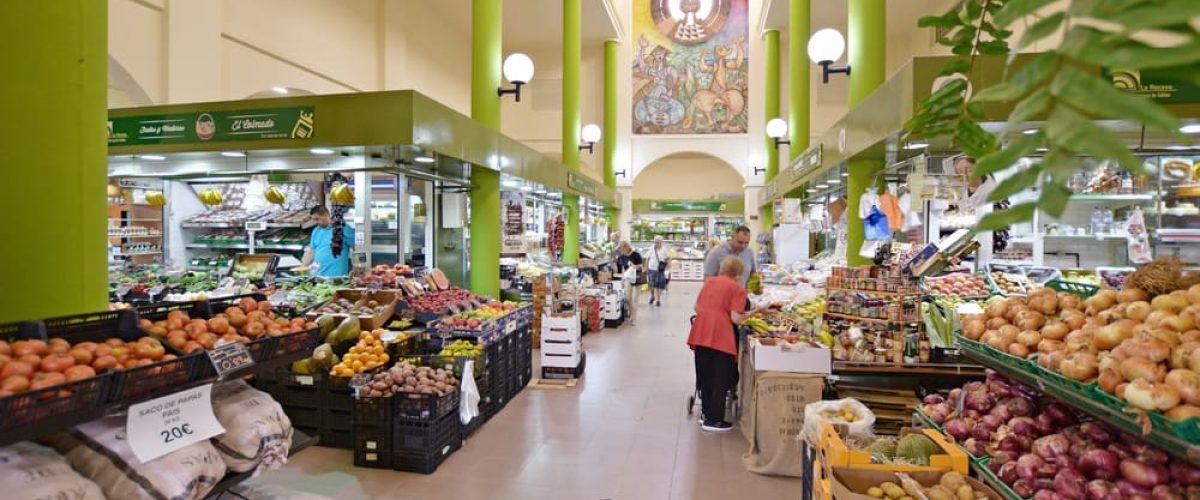 Interior del mercado municipal La Recova