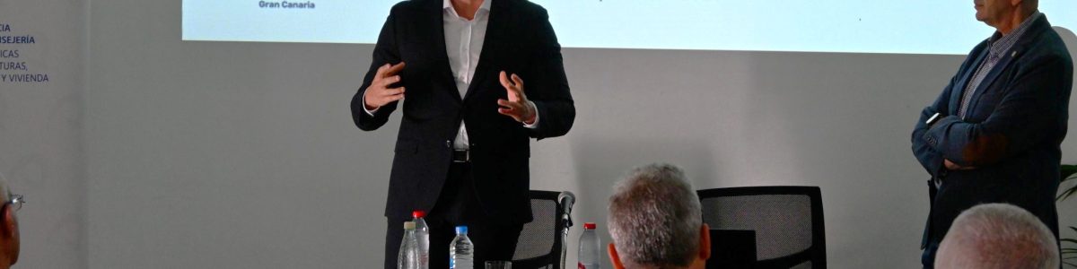 Julio Mateo, primer teniente de alcalde, durante la bienvenida de las Jornadas