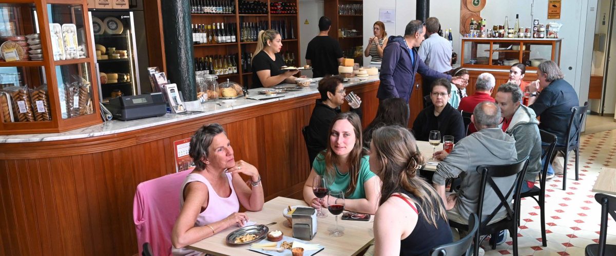 La Bodega de Guía se encuentra situada a la entrada del casco histórico