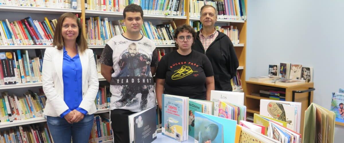 La concejala de Cultura Sibisse Sosa junto a los alumnos del IES Santa Maria de Guia y el tecnico municipal Felix Moreno a la derecha de la imagen