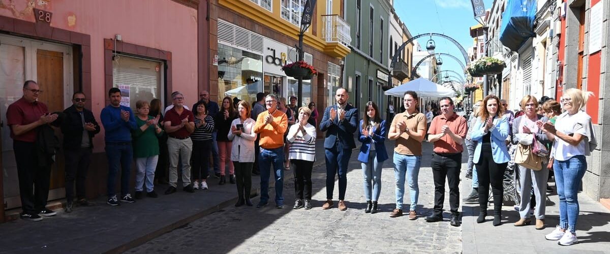 La corporación municipal guarda un minuto de silencio en memoria de las víctimas del 11M