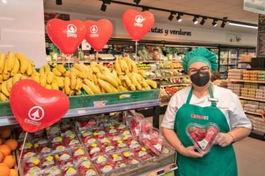 Las fruterías de SPAR Gran Canaria impulsan el consumo de la fresa de Valsequillo
