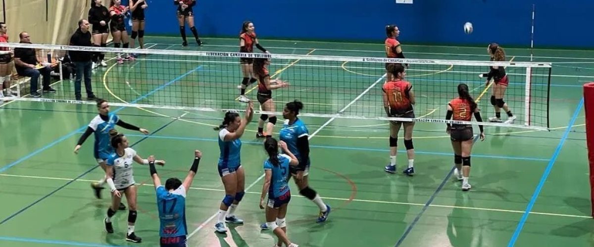 Las jugadoras del Club Voleibol Guia de azul en la Final de la Liga Canaria Senior disputada el pasado mes de abril en la que quedaron campeonas 1