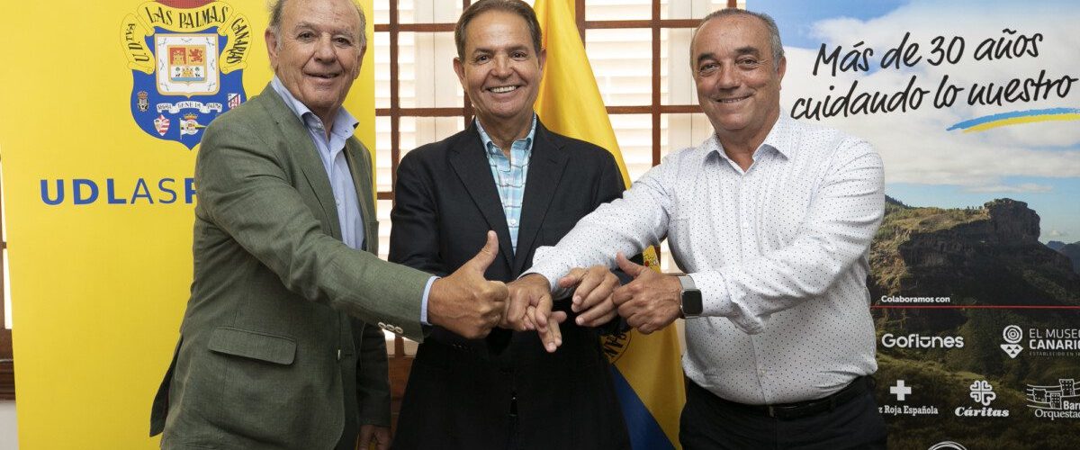 Los representantes de SPAR Gran Canaria y la UDLP tras la firma