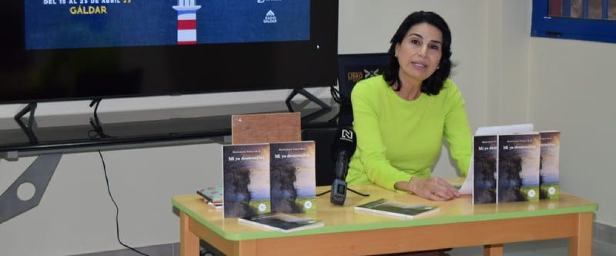 Maricarmen Vargas durante la presentacion de su libro en la Biblioteca de Galdar