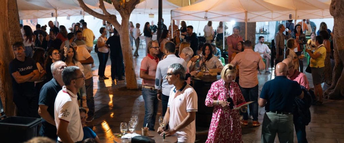 Noche de vinos y pinchos en la Plaza de Santiago