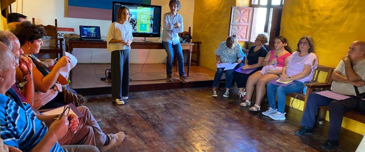 Nuria Vega y Pascual Benet en la celebracion del curso en la Casa Verde de Aguilar