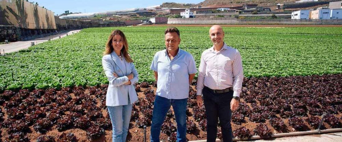 Olivia Llorca y Carlos Garcia junto a Jose Antonio Rodriguez