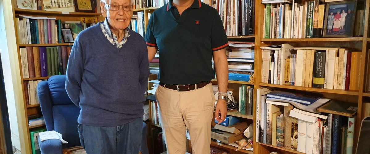 Pedro Rodríguez junto al Cronista Oficial de Santa María de Guía, Pedro González Sosa