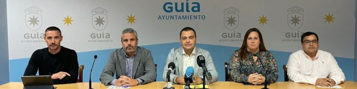 Pedro Rodriguez y Alfredo Goncalves junto a los tecnicos durante la rueda de prensa