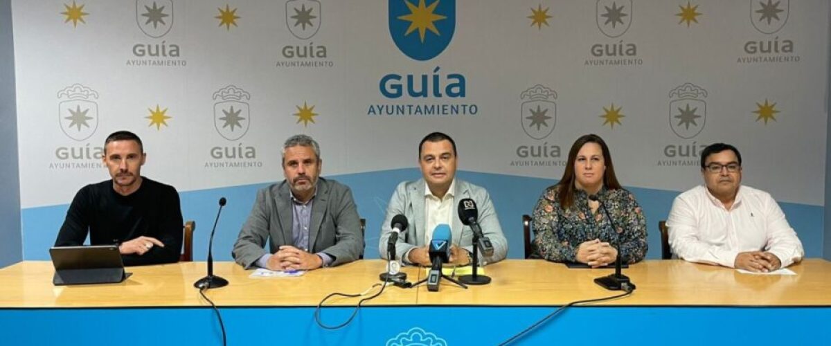 Pedro Rodriguez y Alfredo Goncalves junto a los tecnicos durante la rueda de prensa