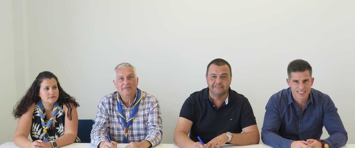 Pedro Rodriguez y Luis Fernando Martin durante la firma del convenio acompanados de Tanausu Santos y Yasmin Rosales