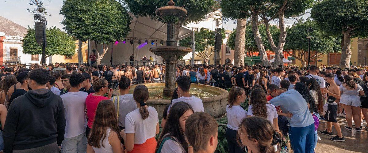 Plaza de Santiago, este martes, durante el Carnaval + Joven (1)