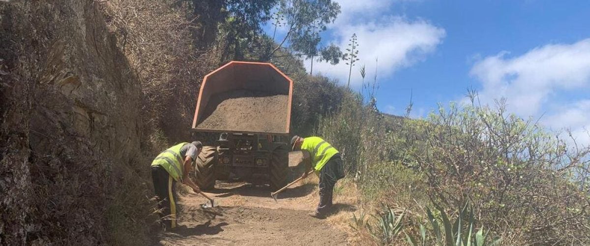 Preparacion para el asfaltado de caminos en medianias 1