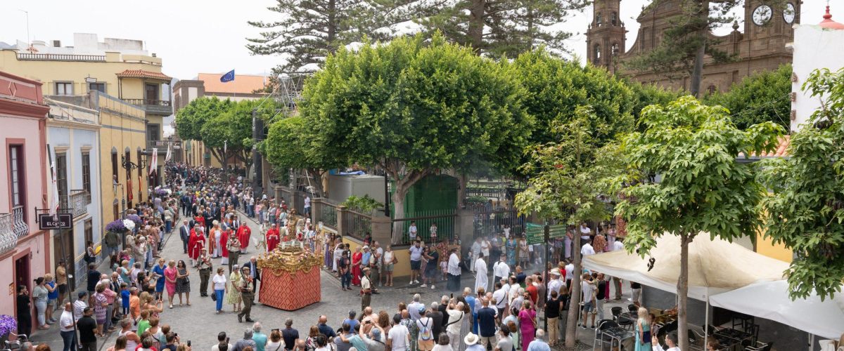 Procesión de Santiago en el entorno de la Plaza