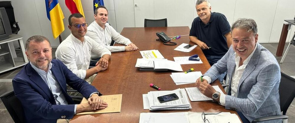 Teodoro Sosa Eleazar Rodriguez y Heriberto Reyes a la izquierda en la reunion con Antonio Oretega a la derecha