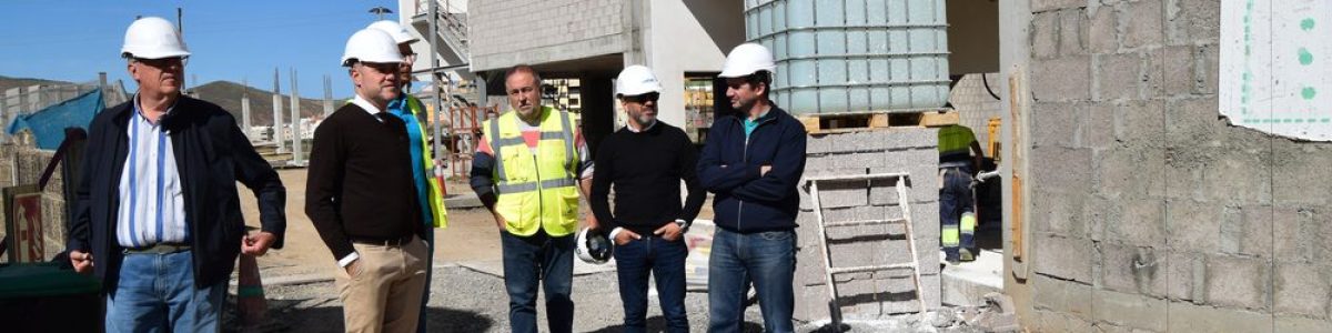 Teodoro Sosa, Heriberto Reyes y Carlos Ruiz, durante la visita a la obra del nuevo instituto (1)