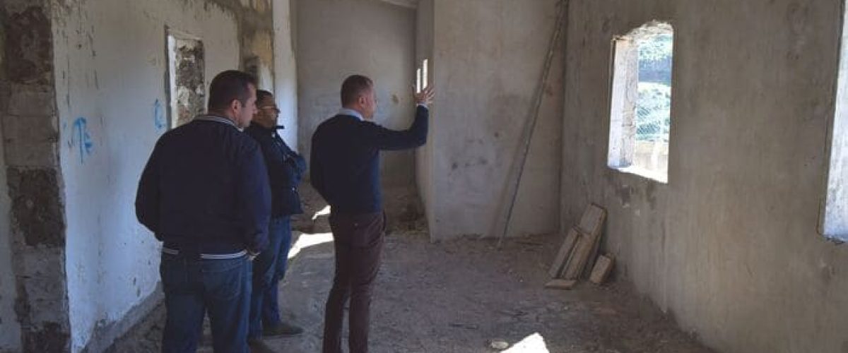 Teodoro Sosa Ulises Miranda y Heriberto Reyes en una visita reciente a la obra en el Albergue de Caideros 2