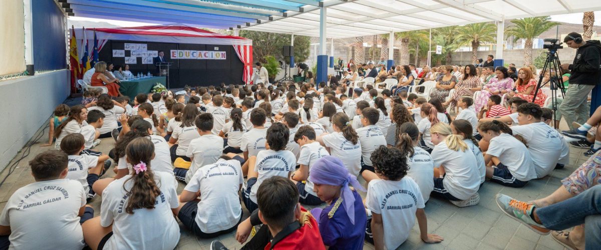 Teodoro Sosa, alcalde de Gáldar, en el CEIP Maestro Manuel Cruz Saavedra de Barrial