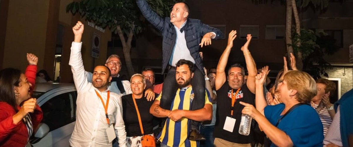 Teodoro Sosa celebra en las calles de Galdar los resultados de las elecciones junto a candidatos y simpatizantes 1