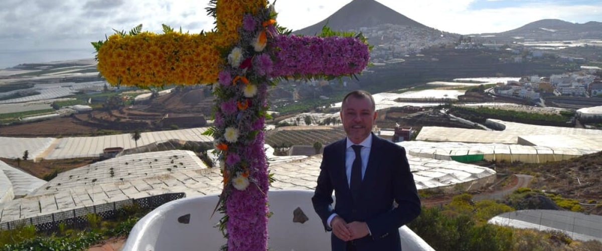 Teodoro Sosa en su visita a la Cruz de la Montana de Amagro 1