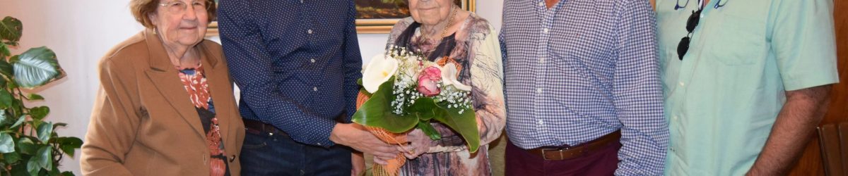 Teodoro Sosa felicita a María del Pino en su 100 cumpleaños