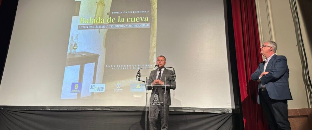 Teodoro Sosa y Carlos Ruiz durante la presentacion del documental scaled