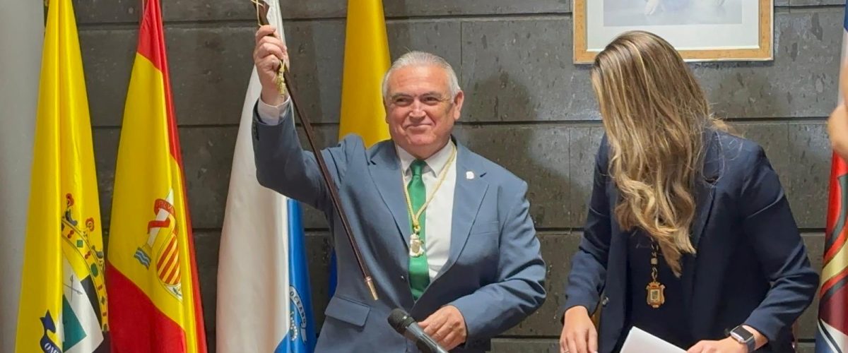 Toma de posesioěn del nuevo alcalde de La Aldea de San Nicolaěs, Pedro Suaěrez Moreno