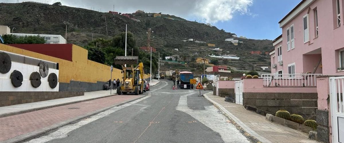 Trabajos de mejora en la carretera de subida a Anzo