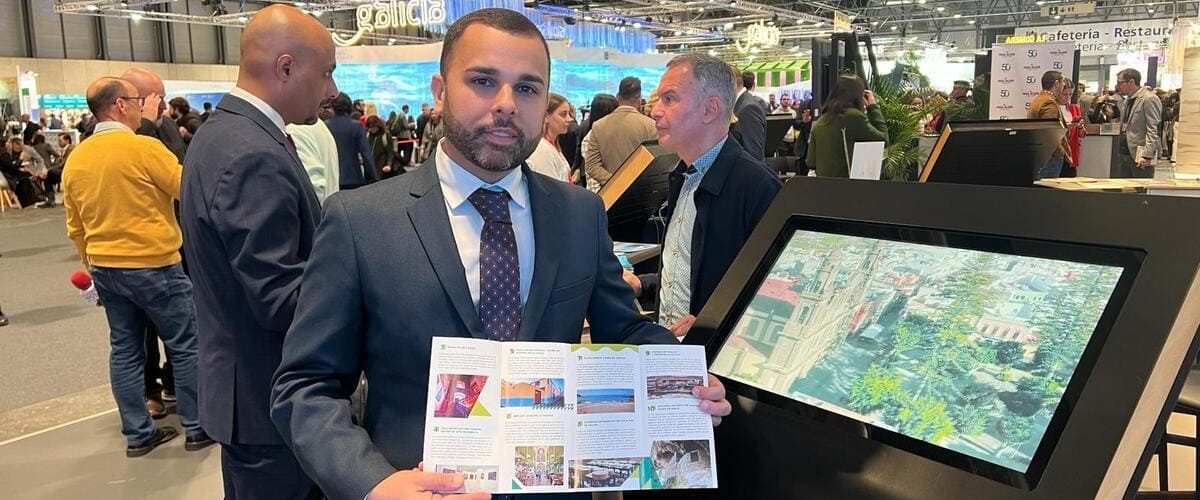 Ulises Miranda concejal de Turismo en FITUR con la informacion de Galdar