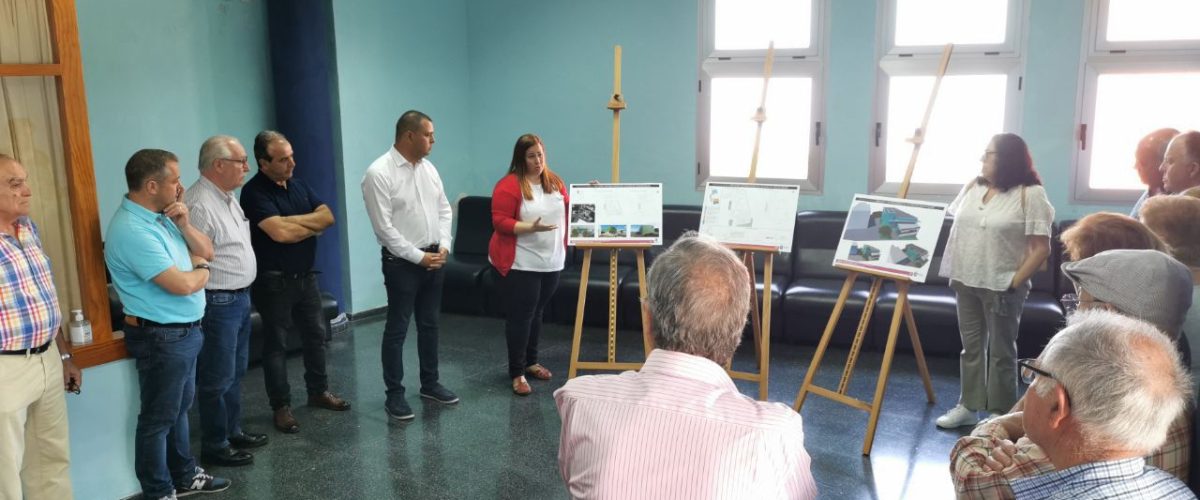 Un momento de la presentacion del proyecto de remodelacion del velatorio de Casas de Aguilar.