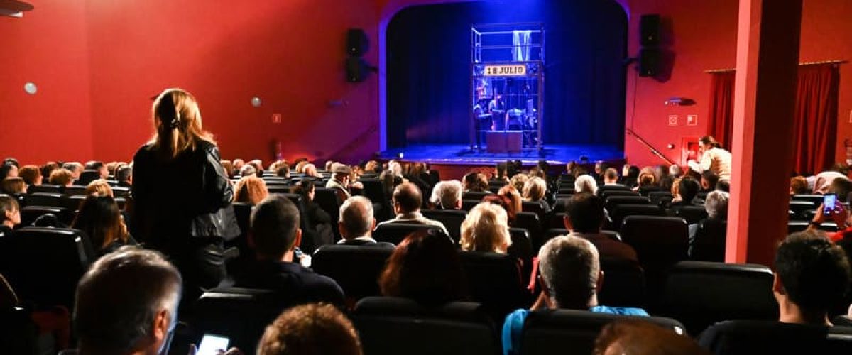 Un momento del estreno de la obra de Javier Estevez Mas alto que el cielo nosotros en el Teatro Hesperides 1