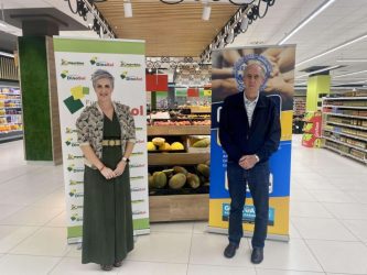 Virginia Ávila, directora de la Fundación DinoSol, y Pedro Llorca, presidente de la Federación de Bancos de Alimentos de España