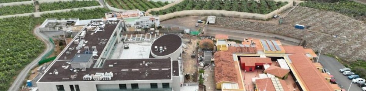 Vista aérea de la Residencia Tarazona, a la derecha de la imagen, junto al nuevo edificio con el que formará el futuro Complejo Sociosanitario de Guía