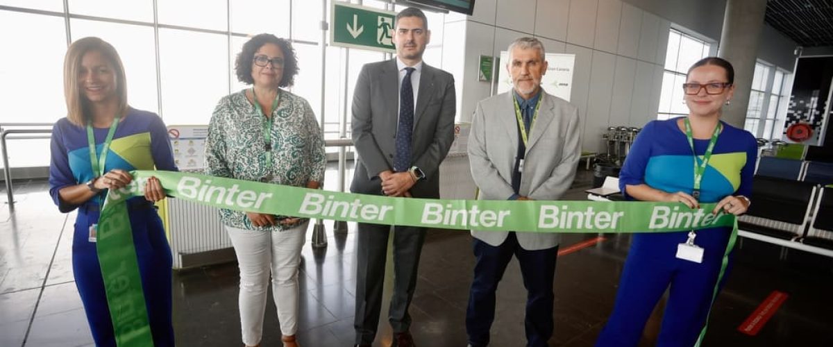 Vuelo inaugural Tanger De izqda a dcha  Luisa Ortega Jonay Lobo y Francisco Javier Alfonso