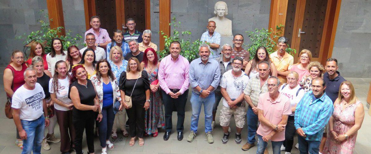 pedro rodriguez y alfredo goncalves junto a los integrantes del proyecto reactiva t 2022 clausurado hoy